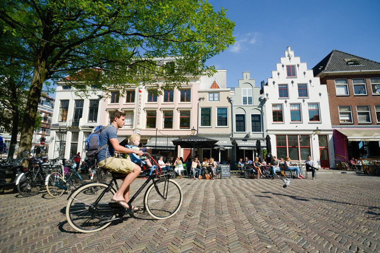 løbetur værtinde Ambassadør Cycling Holiday From Utrecht | Dutch-Biketours